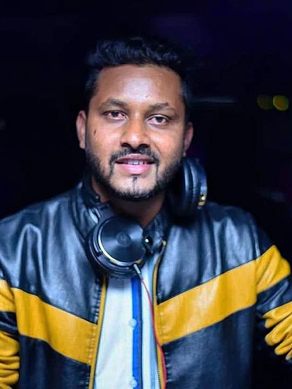 DJ Javed - DJ for Clubs, Festivals & Public Events Behind the Decks photo 4