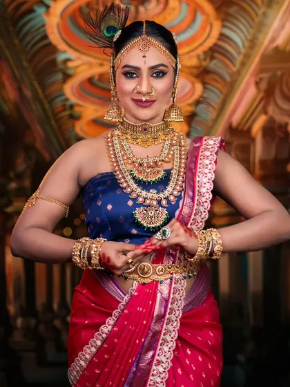 A powerful stance showcasing the full glory of the temple jewellery set. Each piece is designed to make a statement.