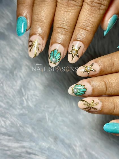 A closer look at the intricate golden beach-themed art.