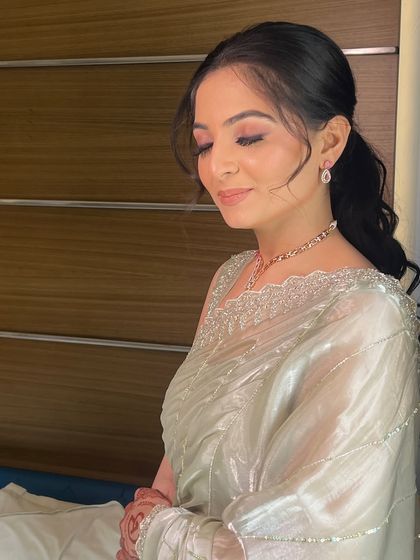 Modern Pastel & White Bridal Looks photo 75