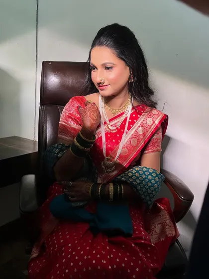 A final shot of the bride in her chair before the ceremony begins.