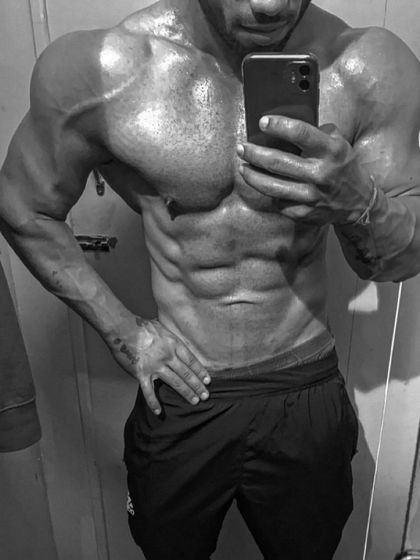 A selfie showing my current physique update. Even during a diet break, I maintain good condition by sticking to my core principles.