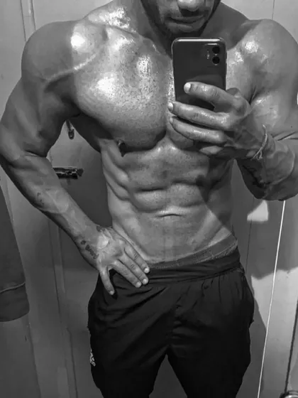 A selfie showing my current physique update. Even during a diet break, I maintain good condition by sticking to my core principles.