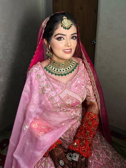 Modern & Pastel Bridal Looks photo 30