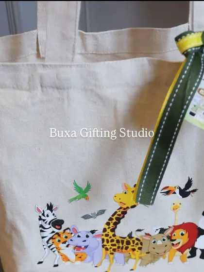 A reusable jungle-themed tote bag with a personalized thank you tag, making for a practical and fun party favor.