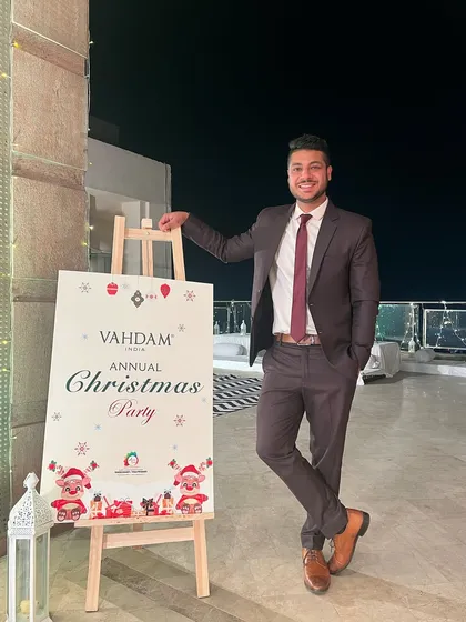 A great shot from the Vahdam India annual Christmas party. Holiday events are a perfect time to add a touch of magic and make the celebration extra special.