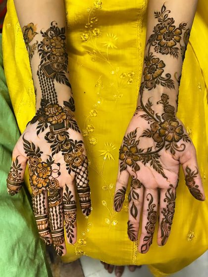 Hajira Mehendi Artist - Mehndi Artist Services Modern & Minimalist Designs photo 14
