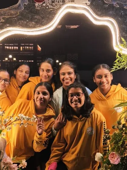 A fun photo op amidst the beautiful lights of Yuyuan Garden. Creating lasting memories together.