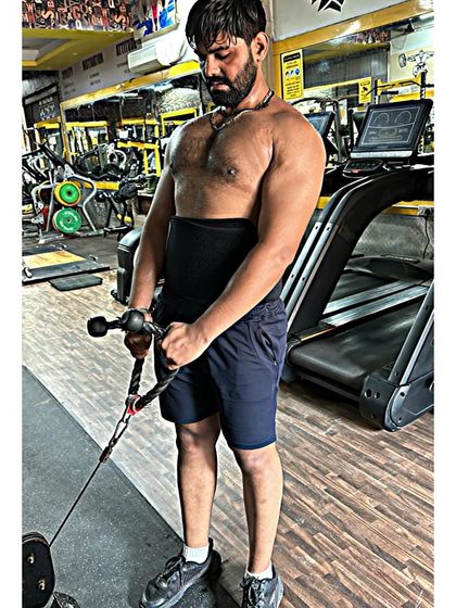 Mehnat jaari hai. Working on chest definition with cable crossovers. This exercise helps in sculpting the chest muscles after heavy compound lifts.