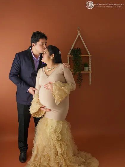 This is the kind of timeless, elegant maternity portrait my magnetic backdrop system helps create. The solid, perfectly smooth background puts all the focus on the beautiful mother-to-be and her partner, capturing their connection in a clean, professional studio setting.