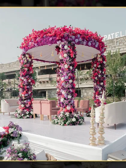 A mandap should be a showstopper. For this ceremony in Udaipur, I used a cascade of pink and purple florals to create a space that felt both regal and romantic. It’s not just about flowers, it’s about creating an atmosphere where your vows feel truly magical.