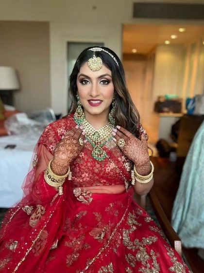 A classic red lehenga look for a beautiful Gujarati bride. I paired her traditional attire with a soft glam makeup look, focusing on a flawless base and defined eyes to create a timeless and elegant appearance.