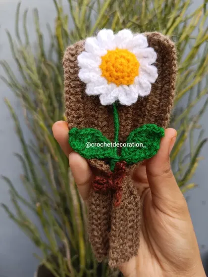 The mini daisy bouquet is a popular choice for wedding favors and thank you gifts.