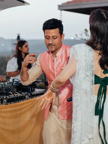 A sun-drenched Mehendi pool party in Goa. I match my set to the mood, creating a chill but vibrant atmosphere that gets everyone, from friends to family, in the celebratory spirit for the wedding festivities.