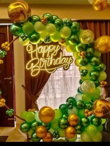 A simple and elegant green and gold balloon ring. This half-arch design is perfect for a smaller space, providing a beautiful photo backdrop without overwhelming the room.