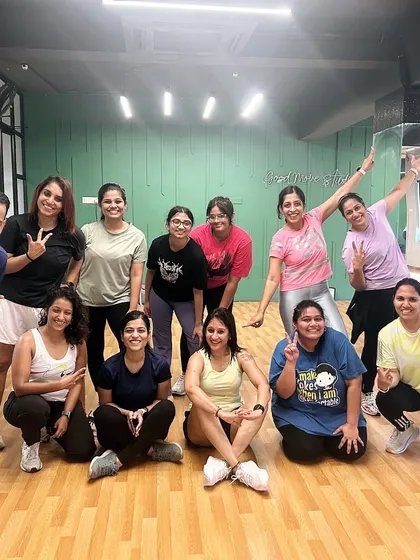 A pop up class I did at Goodmove Studios. It was a full house and the energy was on fire. Here's a great group shot of everyone who came to rock the floor with me.
