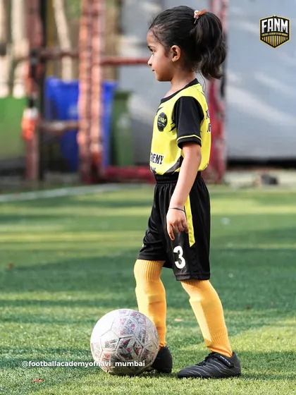 We are proud to offer a welcoming and competitive environment for girls. Here, every player, boy or girl, gets the chance to fall in love with the game and develop their talent.