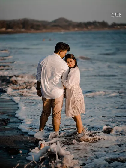 Standing in the surf, Komal leans into Ajit as the waves swirl around them. This photo captures the movement of the water and the stillness of their connection.