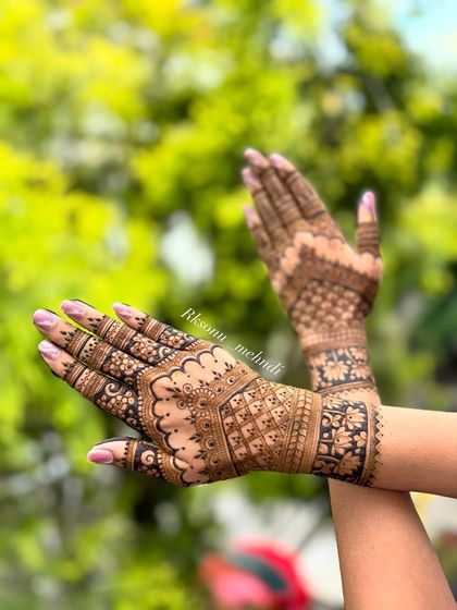 Sonu - Bridal & Wedding Mehndi Intricate Bridal Designs photo 6