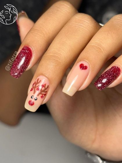 A full hand view of the "Oh deer" Christmas set, perfect for the holiday season.