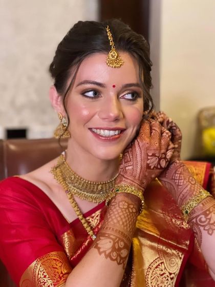 Elegant Buns & Updos photo 10