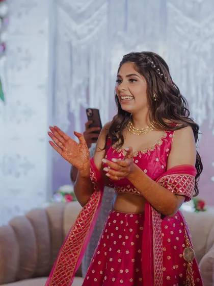 A fun, candid moment of Kajol clapping along to the music. Her makeup is designed to stay put through all the festivities.