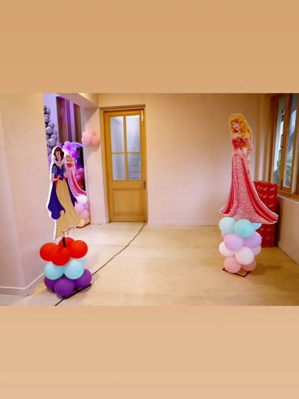 Simple yet effective princess character cut-outs on balloon bases, perfect for decorating pathways and corners.