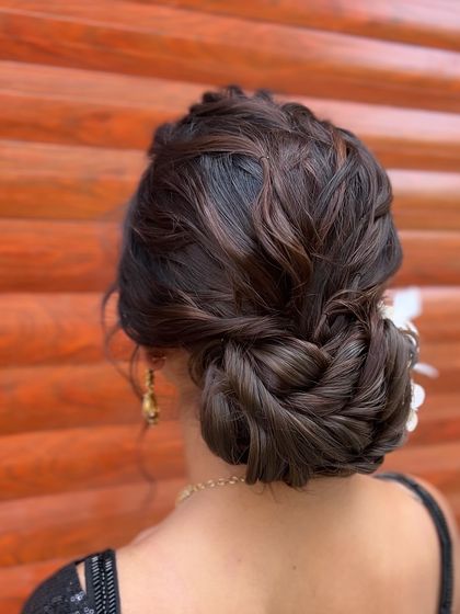Dakshayini - Hairstyling Academy & Workshops Elegant Buns & Updos photo 9