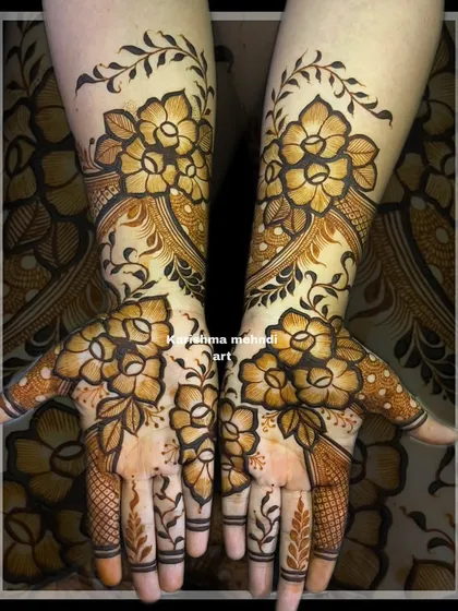 A full-coverage floral design that extends from the palms to the forearm. This style is perfect for guests who want a rich and detailed mehendi look.