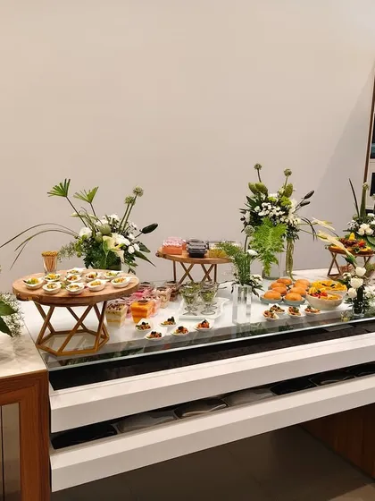 A feast that’s as beautiful as it is delicious. Every detail is crafted to perfection, from the elegant blooms to the gourmet bites.