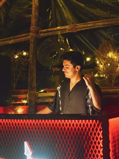 Another moment from my set at Raasta Bombay. The rustic, open-air setting is a unique place to play.