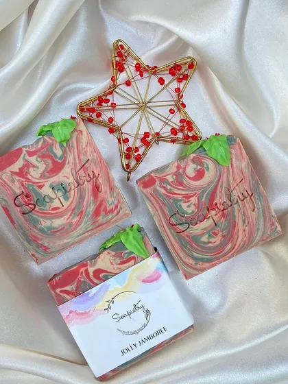 Announcing an end-of-season sale on my last few Christmas soaps! It's a great chance to stock up on these festive, chemical-free bars.