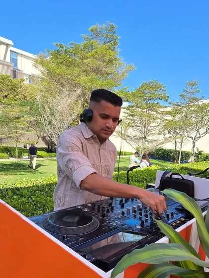 Here I am at the console during a daytime event at the Oberoi in Ajman. This is the kind of setting where a smooth fusion with a guitarist or saxophonist works perfectly to create a classy, relaxed vibe.