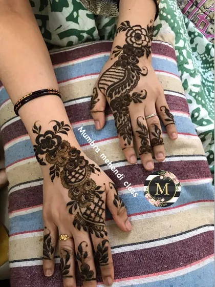 A simple but very elegant design, featuring a peacock-like motif.