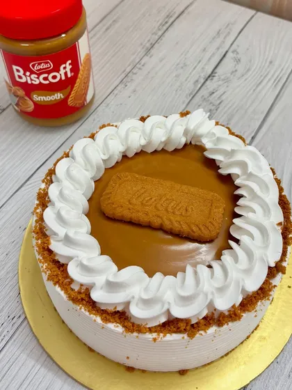 Pastry chef problems: making a Lotus Biscoff cake so delicious you don't want to give it away! This one is topped with a ring of whipped cream and a single, perfect Biscoff cookie.