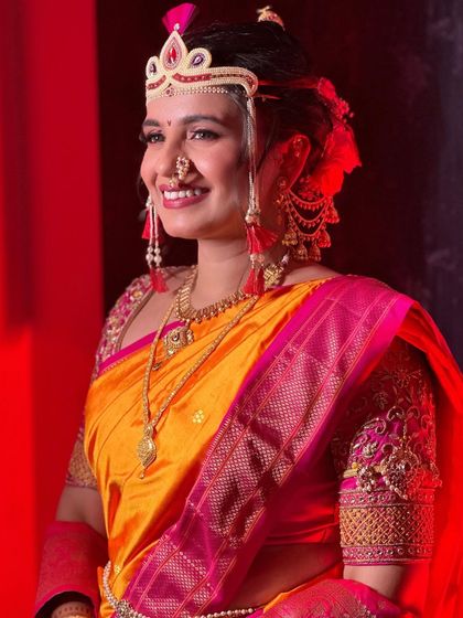 A close-up of our happy Maharashtrian bride. The makeup features a radiant finish and a bright lip to match the energy of her colorful saree.