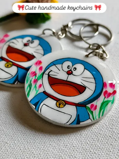 A custom keychain for a Doraemon fan. This one features the beloved character surrounded by tulips, all hand-painted with care.