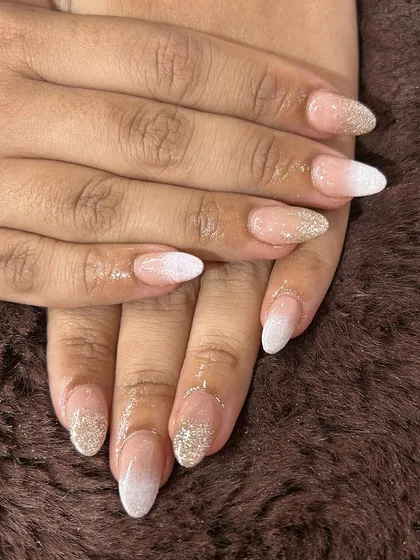 A beautiful winter-inspired set with a white and gold glitter ombre effect.