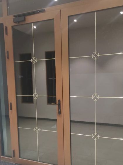 The charm of sandwiched Georgian bars adds so much to your facade. These double doors feature an elegant pattern that is protected between the glass panes, making them easy to clean.