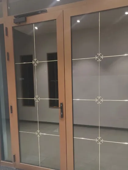 The charm of sandwiched Georgian bars adds so much to your facade. These double doors feature an elegant pattern that is protected between the glass panes, making them easy to clean.