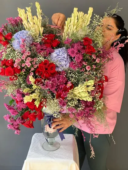 It takes a lot to handle these huge arrangements, but I love it. This bouquet is a perfect example of the scale and vibrancy I aim for in my work.
