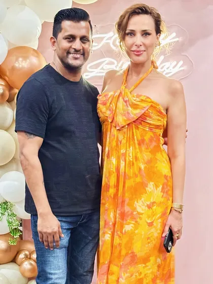 Celebrating with the lovely Iulia Vantur on her birthday. It's always a pleasure to play for fellow artists and friends, creating a fun and relaxed atmosphere where everyone can just enjoy the music and dance.