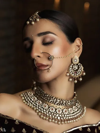 A bridal portrait is more than a photo; it's a work of art. We collaborate with top makeup artists and stylists to create elegant, sophisticated portraits that capture the bride's grace and poise on her special day.