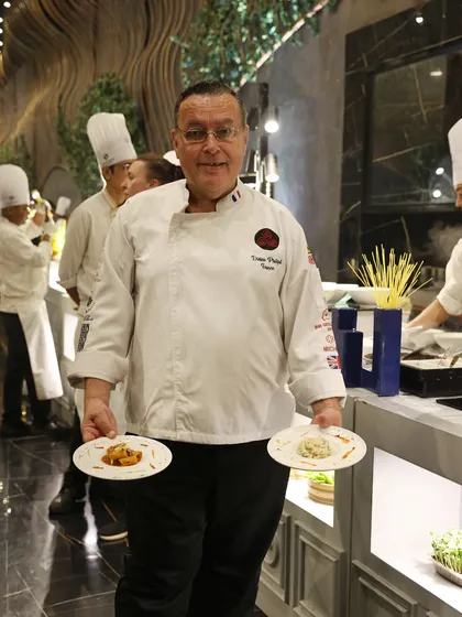 When your catering team includes Italian chefs, you don’t serve pasta, you serve poetry. Our Chef proudly presents two authentic Italian dishes, crafted with passion.
