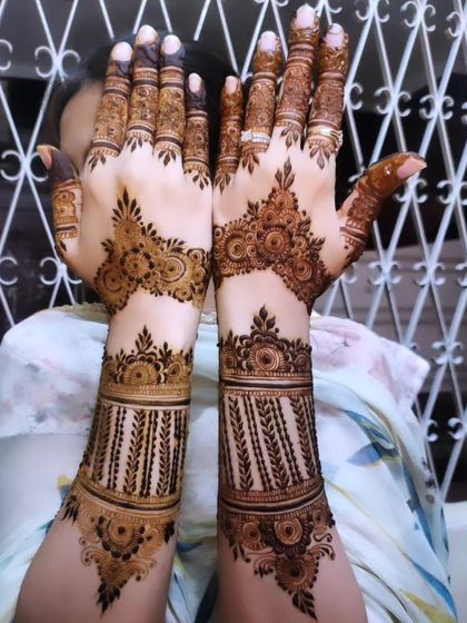 Hajira Mehendi Artist - Mehndi Art Classes & Workshops Festive & Party Henna photo 20