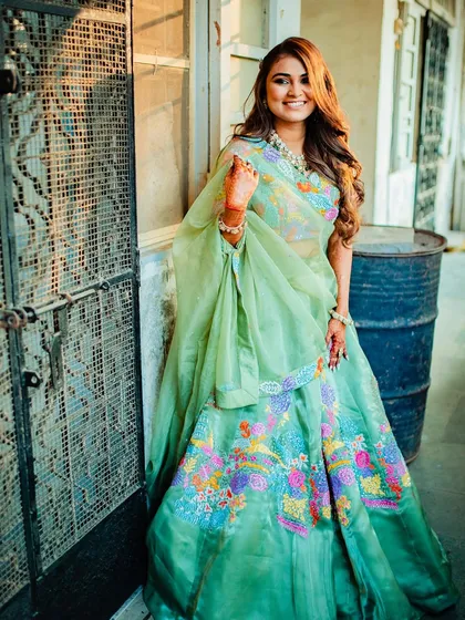 The hair is giving what it needs to give! A happy bride with her simple yet stunning soft waves for one of her pre-wedding functions.