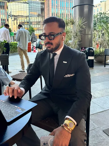 Another shot from a productive work session. Building and maintaining client trust is the cornerstone of a successful legal career, especially in the high-stakes world of criminal trials.