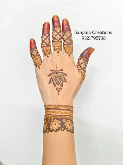 A close-up of the stained lotus motif and detailed finger work. The color is just perfect.