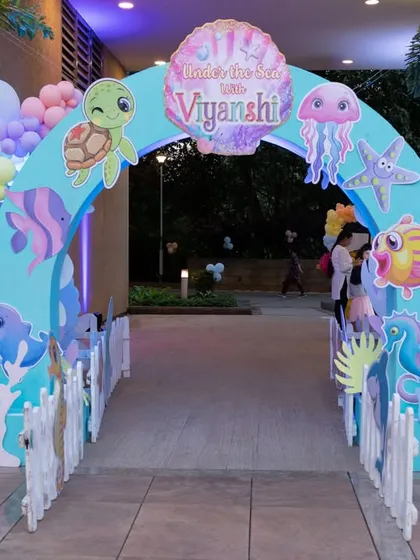 A welcoming archway for an underwater-themed party, decorated with pastel balloons and a variety of friendly sea creatures to greet guests.