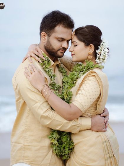 A quiet, intimate embrace from the same traditional beach shoot. I focus on capturing a mix of playful and romantic moments to give you a complete story.
